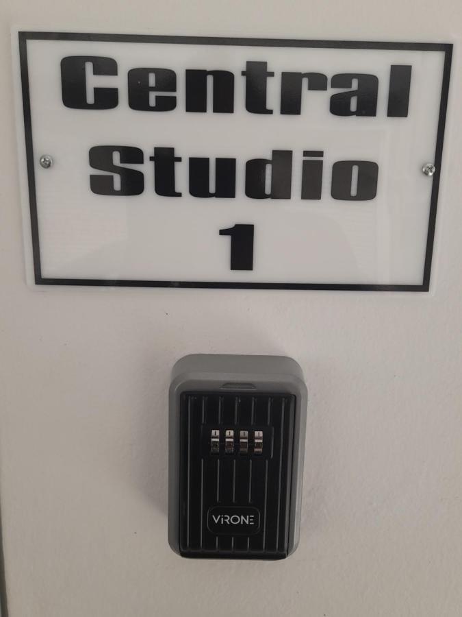 Central Studio 1 كاندية المظهر الخارجي الصورة